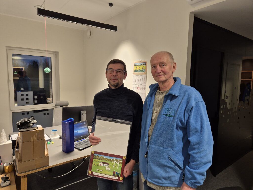 2025-12-18 Tartu Kinnisvarahalduse OÜ haldurile Mati Traat kingituste üleandmine